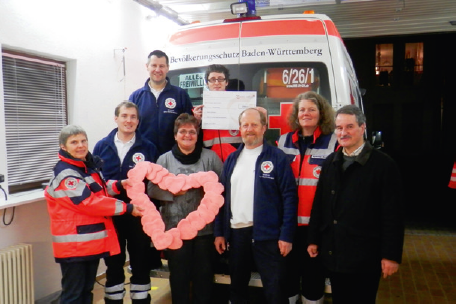 Scheckuebergabe-Sweetheart-Aktion